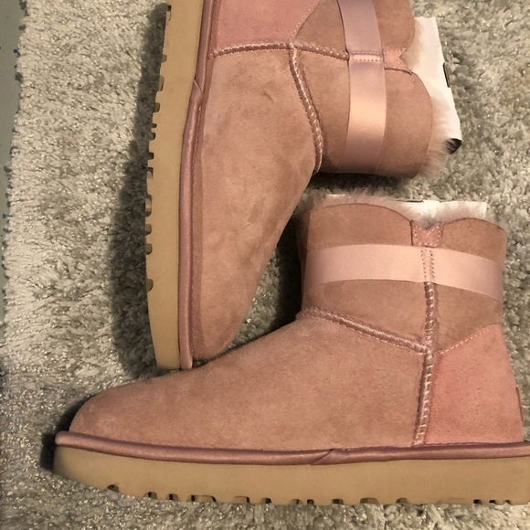 😊NIB UGG w/1110430 Women W MiNi SIDE BROOCH size 7 - Picture 5 of 13